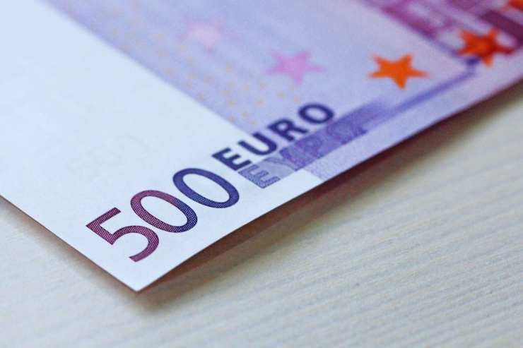 Arrivano 500 euro per le famiglie