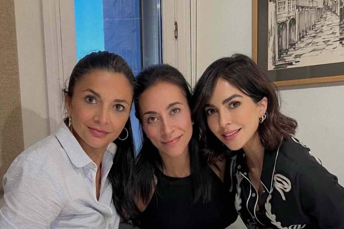 Rocio Munoz Morales foto con sorelle