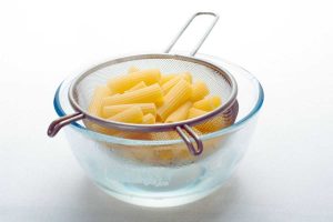 Acqua pasta buttare